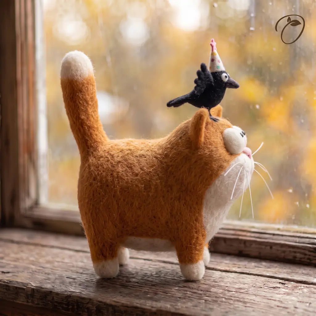 Side view of Party Crow and Cat felt figurine showing the cat&