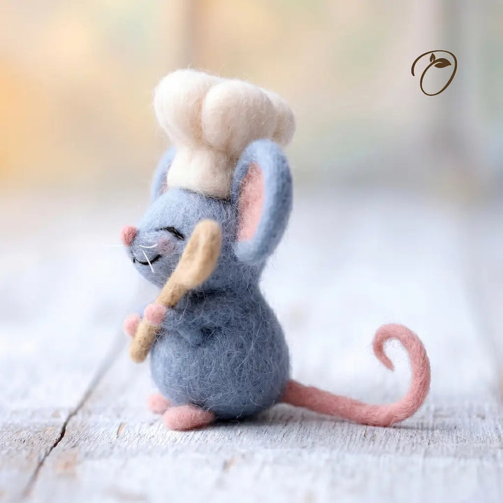 Felted mouse wearing a chef&
