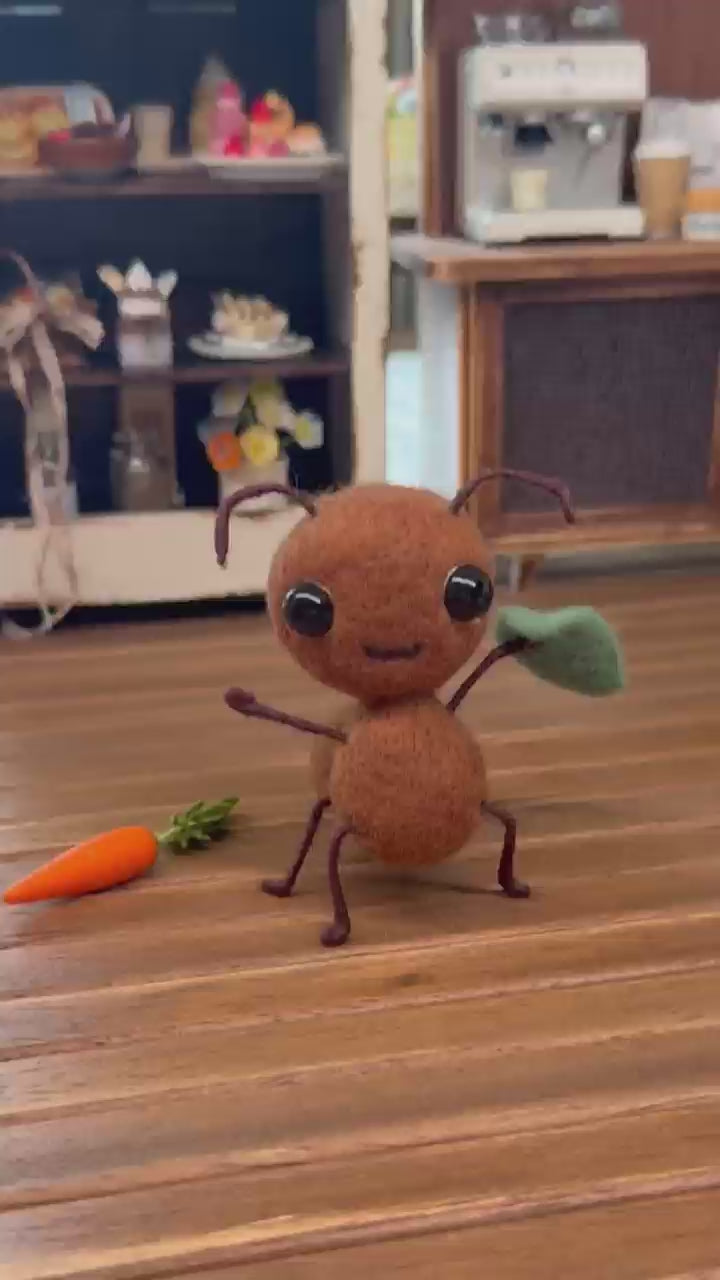 Leaf Carrier Ant Figurine